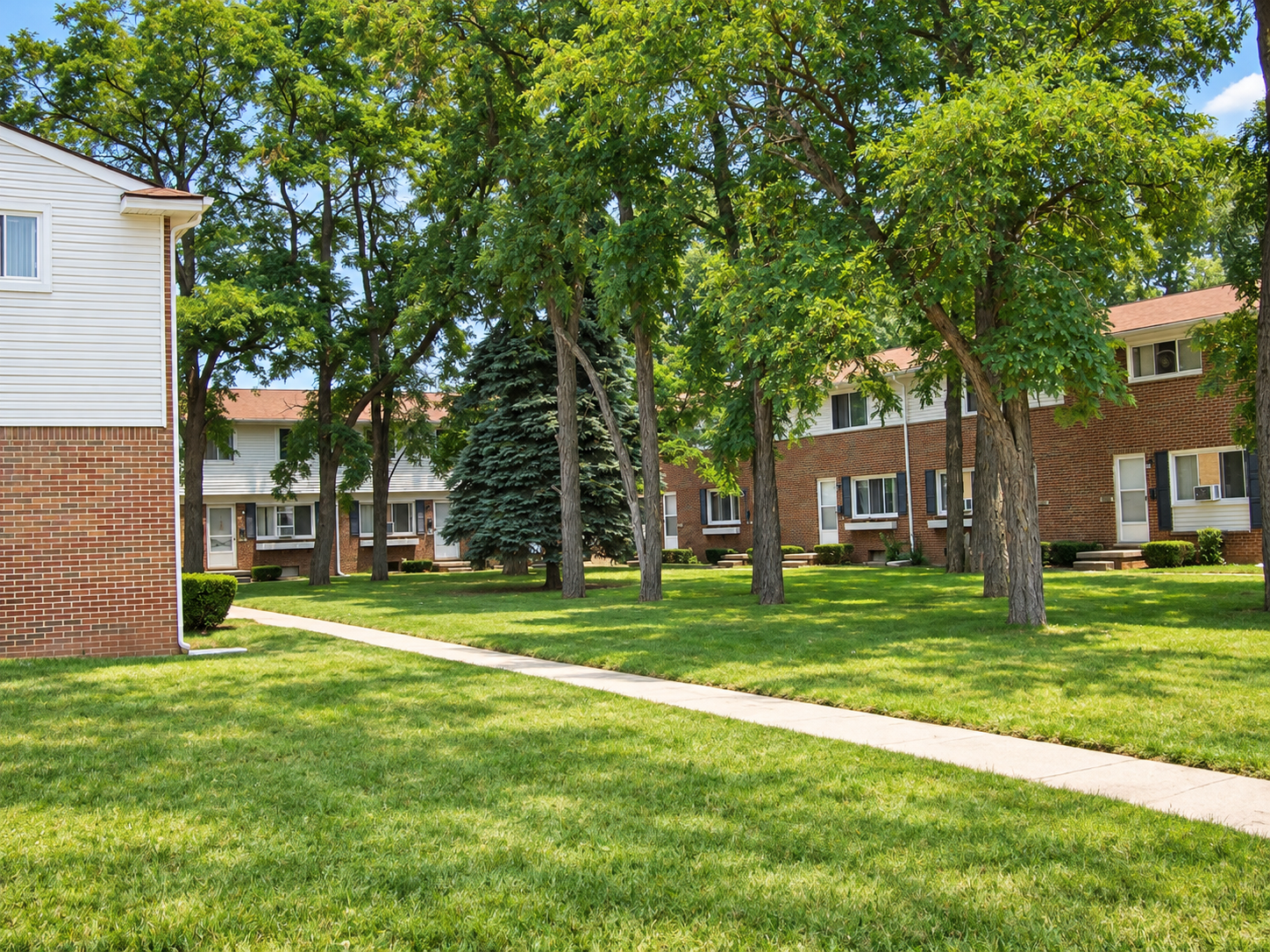 Rollingwood Manor Townhomes residential streetscape