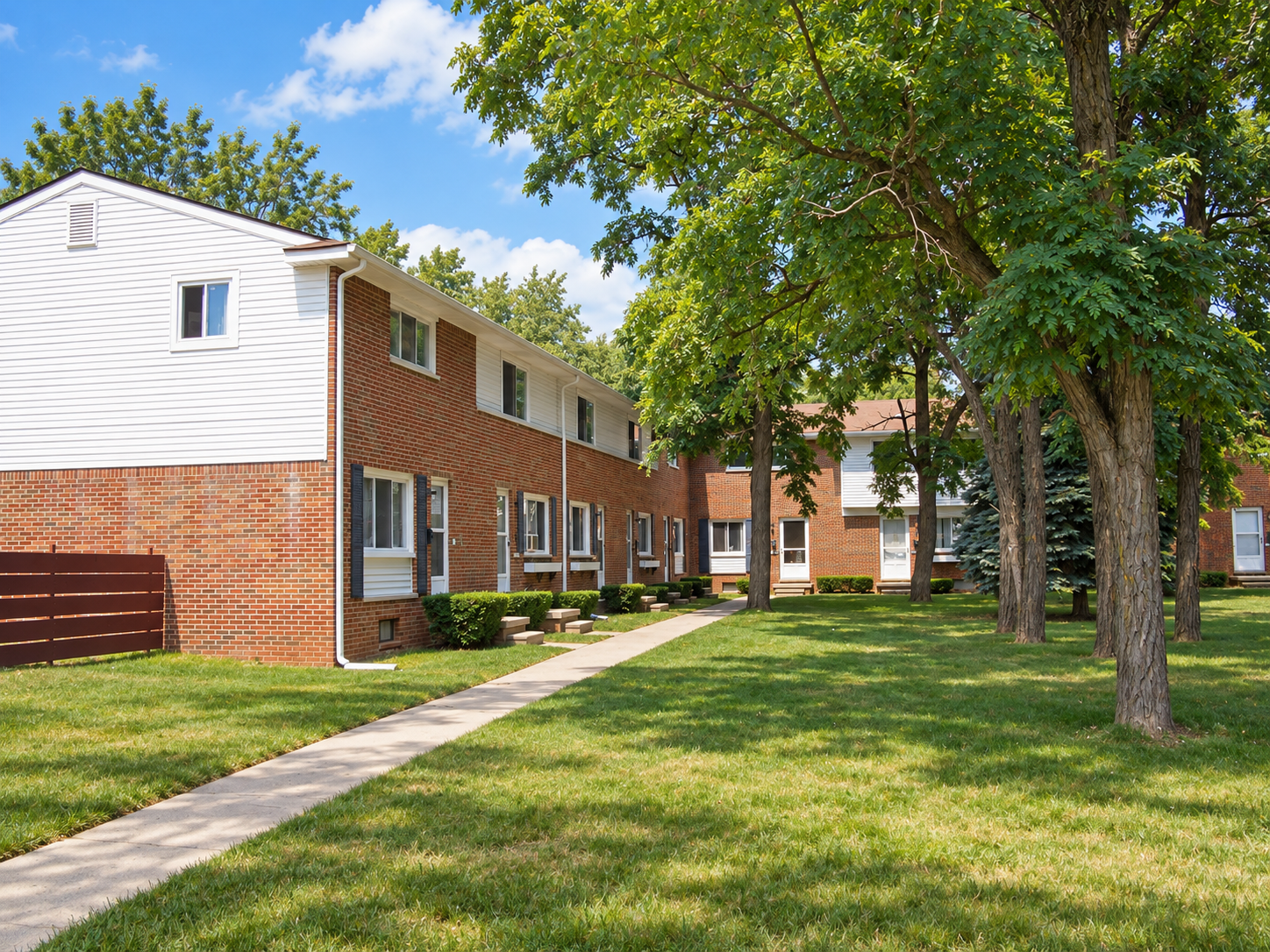 Rollingwood Manor Townhomes community exterior